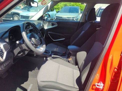 Used 2024 Kia Soul LX w/ Option Group 015 FWD image 7