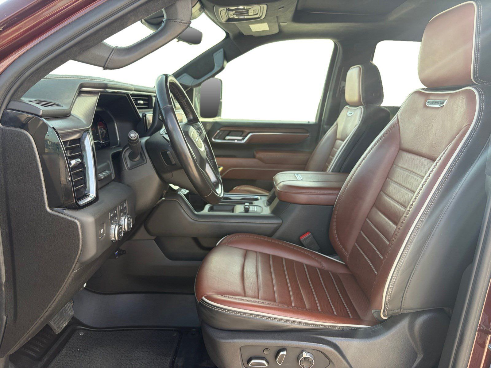 Used 2024 GMC Sierra 2500 Denali Ultimate AWD/4WD image 11