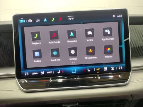 Used 2025 Volkswagen Tiguan SE FWD image 30