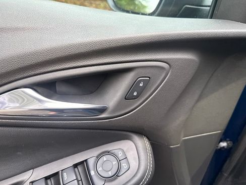 Used 2022 Buick Encore GX Select FWD image 22