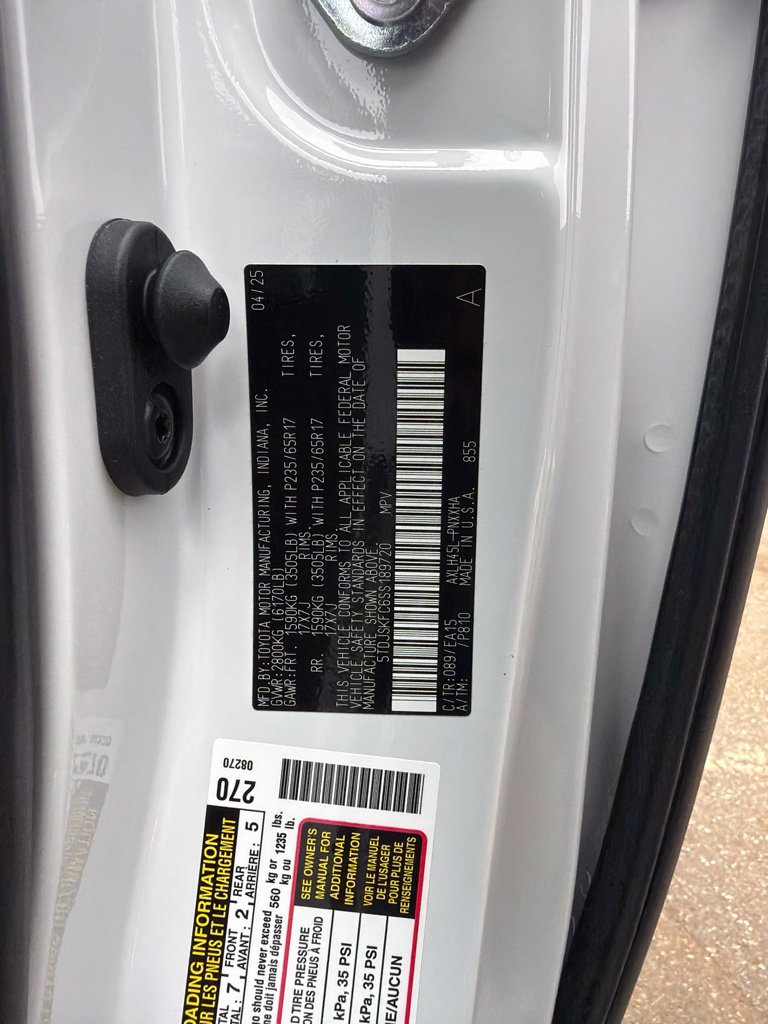 Used 2025 Toyota Sienna XLE w/ XLE Plus Package AWD/4WD image 9