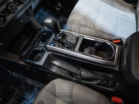 Used 2018 Toyota Tacoma SR5 image 17