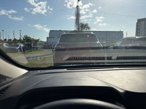 Used 2025 Nissan Versa SV image 34