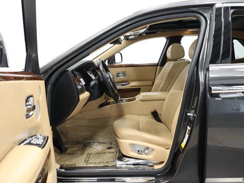Used 2011 Rolls-Royce Ghost RWD image 16