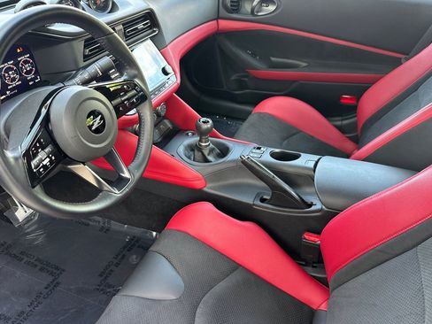 Used 2024 Nissan Z Performance w/ Floor Mat Package image 4