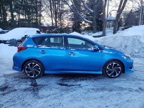 Used 2017 Toyota Corolla iM image 2