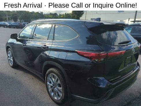Used 2022 Toyota Highlander Limited AWD/4WD image 3