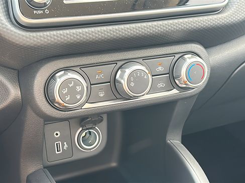 New 2025 Nissan Kicks Play S image 23