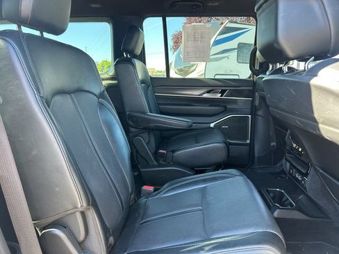 Used 2024 Jeep Wagoneer L Series II AWD/4WD image 34