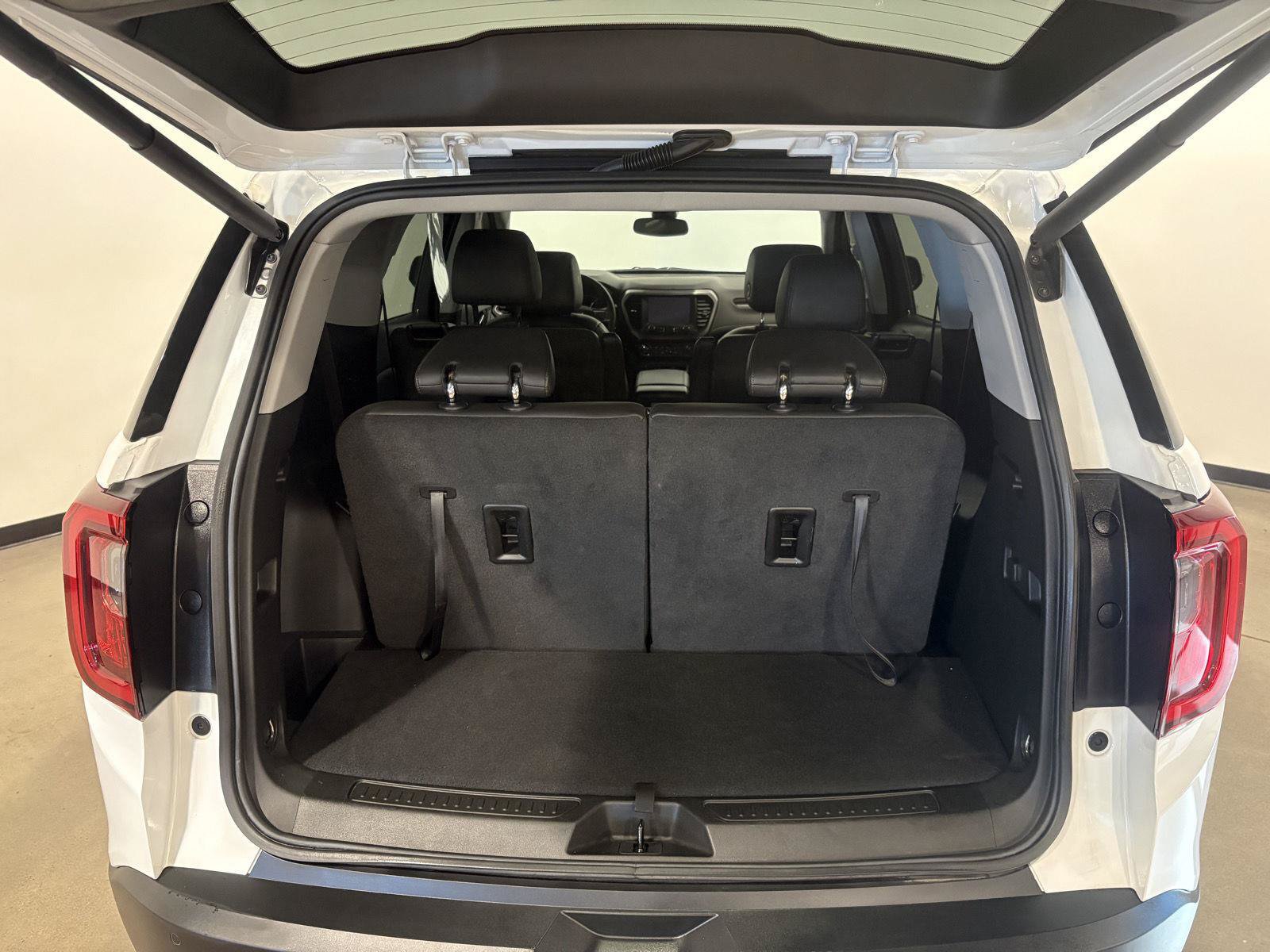 Used 2023 GMC Acadia AT4 w/ Technology Package AWD/4WD image 47