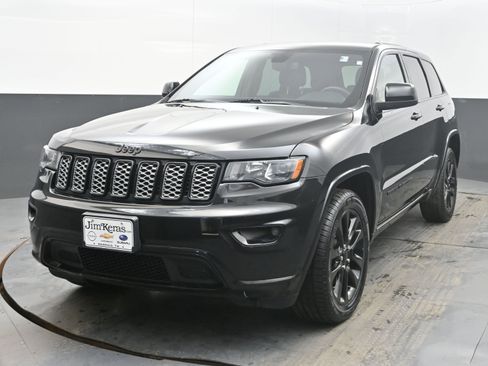 Used 2019 Jeep Grand Cherokee Altitude image 3
