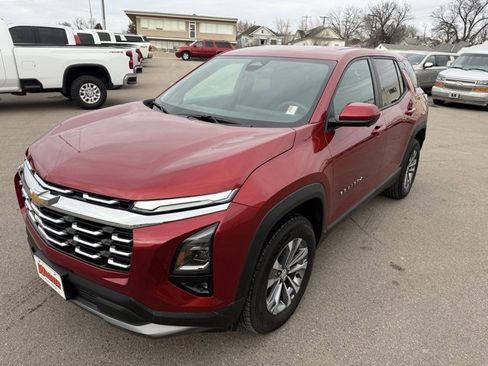Used 2025 Chevrolet Equinox LT w/ Safety and Technology Package image 7