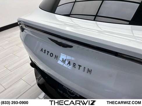 Used 2021 Aston Martin DBX AWD/4WD image 33