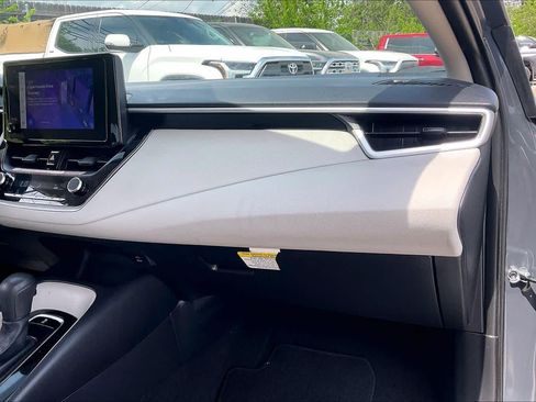 Used 2025 Toyota Corolla LE image 18