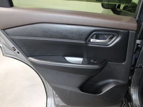 Used 2023 Nissan Rogue SL FWD image 19