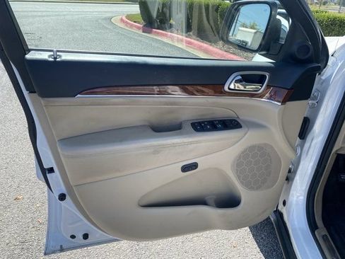 Used 2013 Jeep Grand Cherokee Limited w/ Advance Technology Group AWD/4WD image 17