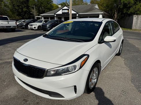 Used 2017 Kia Forte LX image 1