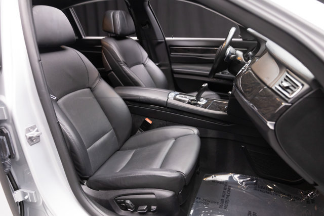 Used 2014 BMW 750i RWD image 10