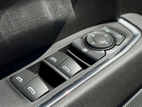 Used 2023 Chevrolet Silverado 1500 LT AWD/4WD image 9