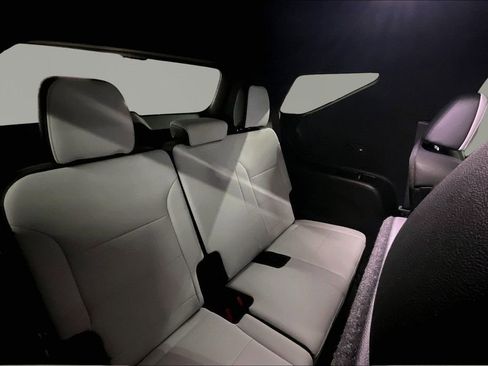 Used 2024 Chevrolet Traverse RS image 29