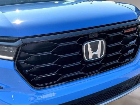 Used 2025 Honda Pilot TrailSport image 30