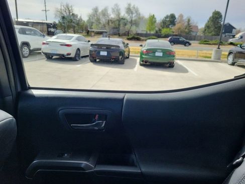 Used 2019 Toyota Tacoma TRD Sport image 13