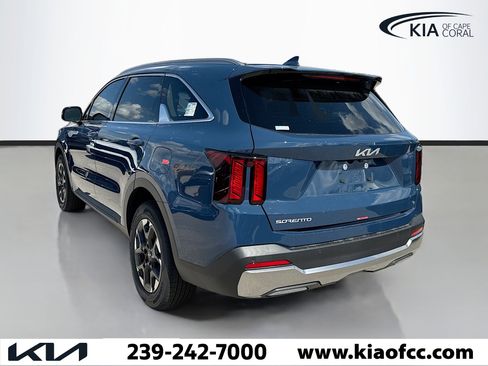 New 2026 Kia Sorento S image 3