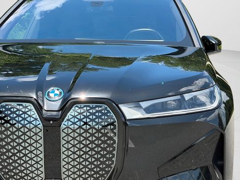 Used 2024 BMW iX xDrive50 w/ Premium Package AWD/4WD image 23