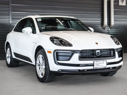 Used 2025 Porsche Macan image 7