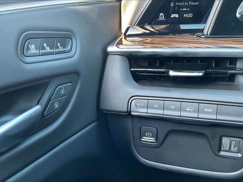 Used 2023 Cadillac Escalade ESV Premium Luxury AWD/4WD image 24