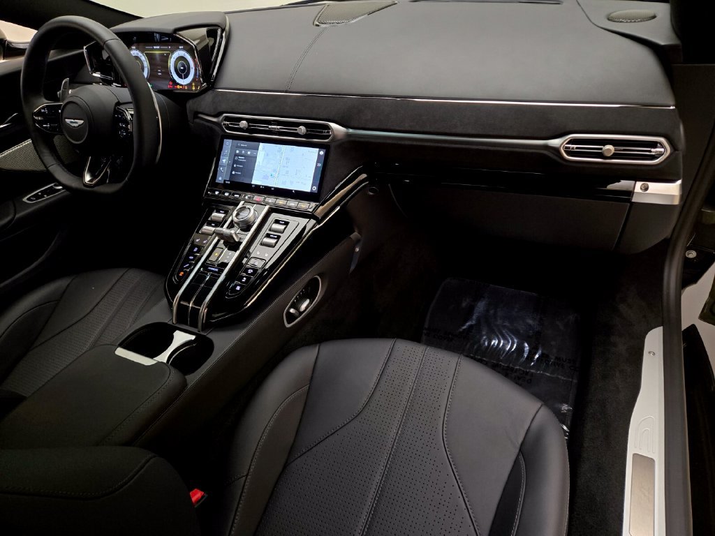 Used 2025 Aston Martin V8 Vantage Coupe RWD image 22