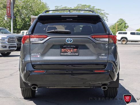 Used 2022 Toyota RAV4 SE w/ Weather & Moonroof Package AWD/4WD image 16