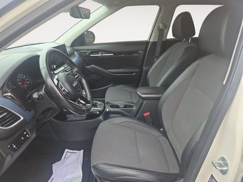 Used 2023 Kia Seltos S FWD image 9