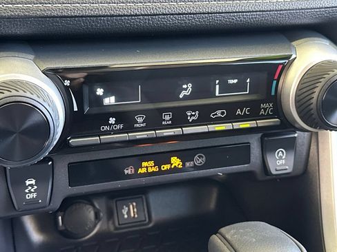 Used 2025 Toyota RAV4 LE AWD/4WD image 23