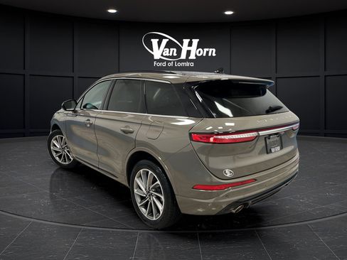 Used 2025 Lincoln Corsair Grand Touring AWD/4WD image 5