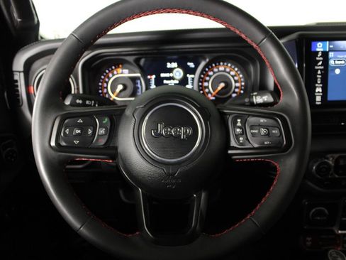 Used 2024 Jeep Gladiator Rubicon w/ Technology Group image 9