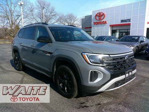 Used 2024 Volkswagen Atlas Peak Edition SEL AWD/4WD image 1