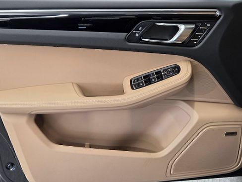 Certified 2026 Porsche Macan AWD/4WD image 14
