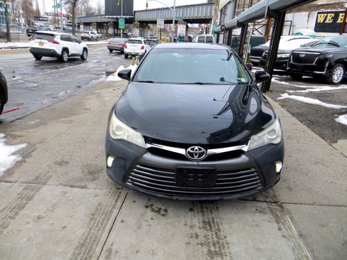 Used 2016 Toyota Camry XLE image 2