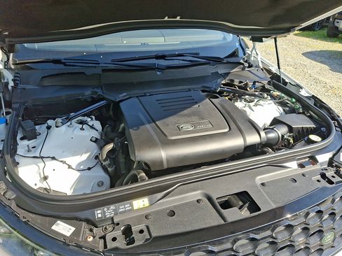 Certified 2025 Land Rover Discovery Dynamic SE AWD/4WD image 17