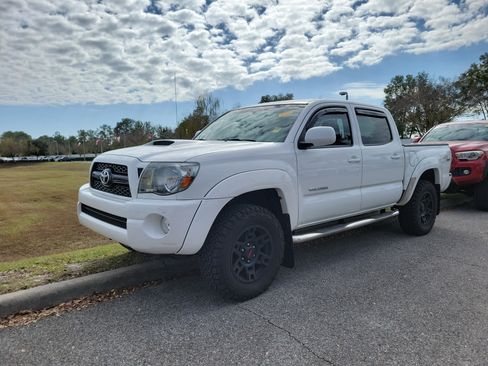 Used 2011 Toyota Tacoma PreRunner image 1