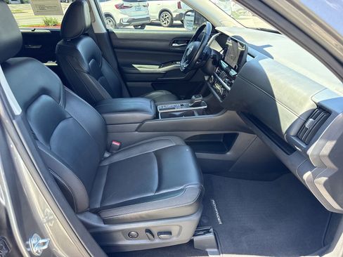 Used 2023 Nissan Pathfinder SL w/ SL Premium Package FWD image 35