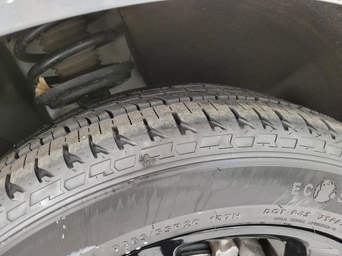 Used 2023 Buick Enclave Essence w/ Experience Buick Package image 4