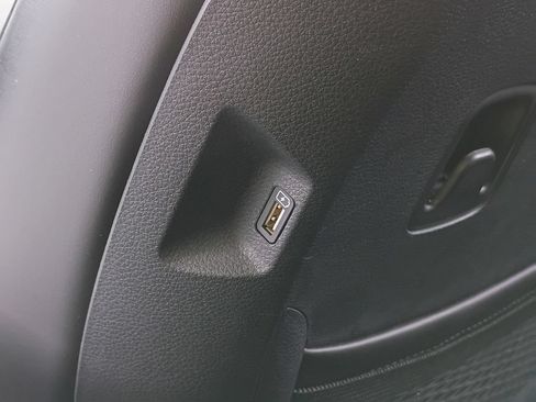 Used 2022 Kia Carnival LX FWD image 21