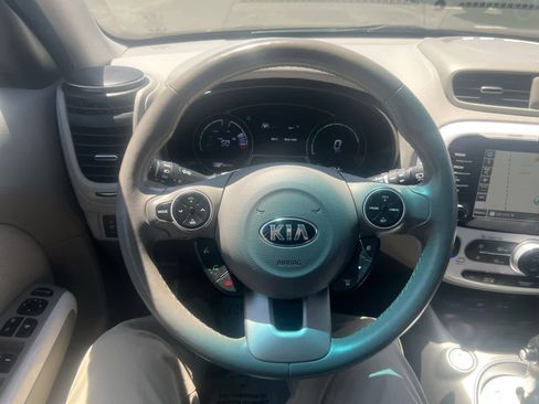Used 2019 Kia Soul EV + image 15