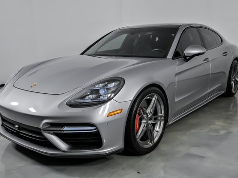 Used 2017 Porsche Panamera Turbo image 6