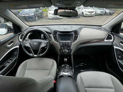 Used 2017 Hyundai Santa Fe SE AWD/4WD image 12