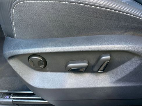 Used 2025 Volkswagen Atlas Cross Sport SE image 22