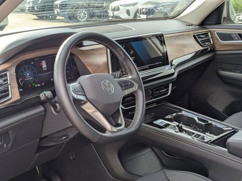 Used 2025 Volkswagen Atlas SE FWD image 14