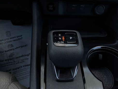 Used 2025 Nissan Rogue SV FWD image 25